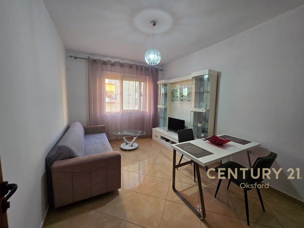 APARTAMENT 1+1 ME QIRA NE YZBERISHT PALLATET DILO!
