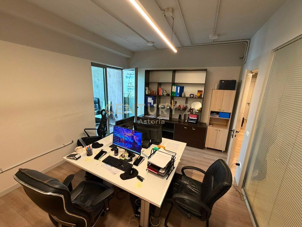 AMBIENTE ELITARIO IN VENDITA IN LION RESIDENCE – IDEALE PER UFFICI, RESIDENZA E INVESTIMENTO