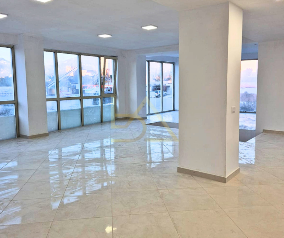 Spazio Duplex in Affitto – Via Jordan Misja, Tirana
