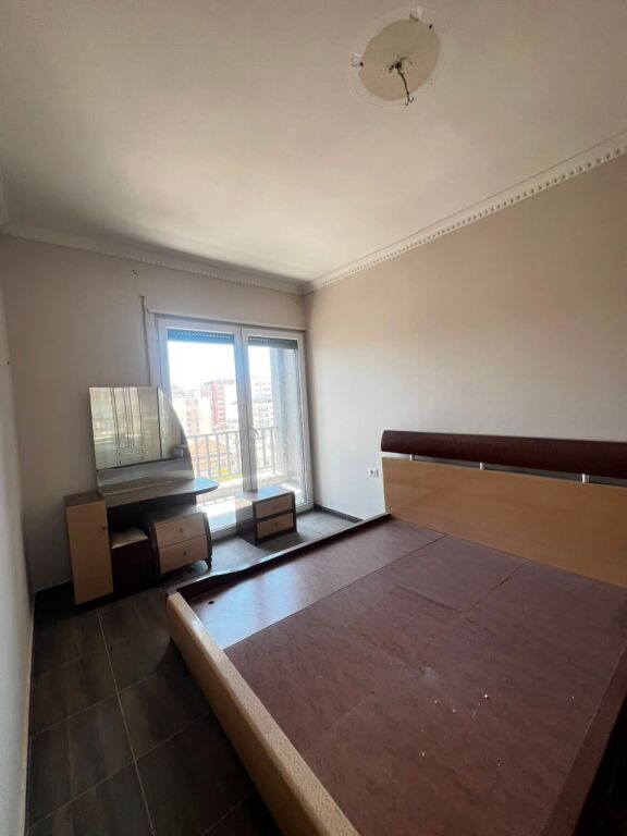 SHITET APARTAMENT 2+1 PRANE STADIUMIT, DURRES