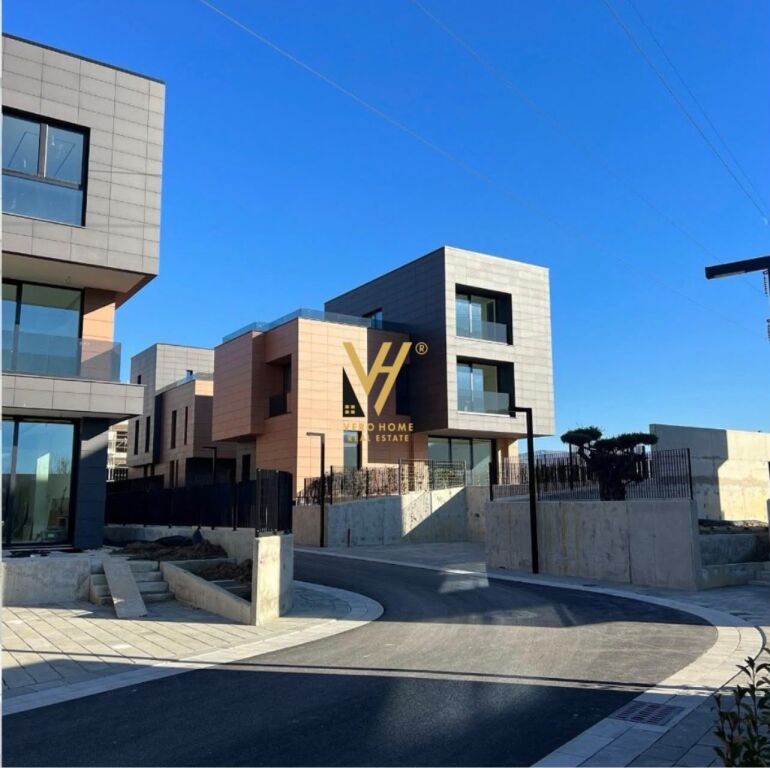 VILLA DI LUSSO SU TRE PIANI IN VENDITA A LUMINOR RESIDENCE, TEG 800.000 EURO