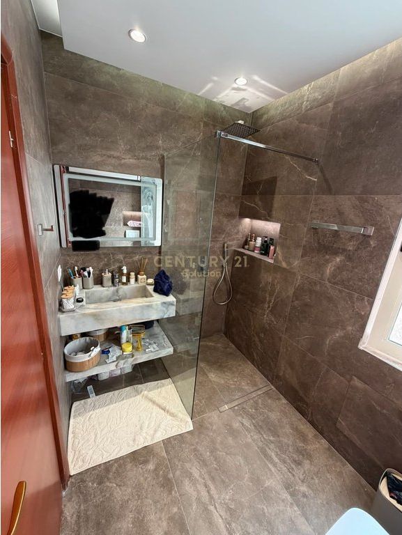 Apartament 3+1+2 per shitje prane Thesarit, Fresk