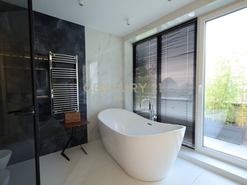 UNIQUE PENTHOUSE FOR SALE IN THE HEART OF THE FORMER BLOCK Exclusive Penthouse – A New Standard of Luxurious Living!