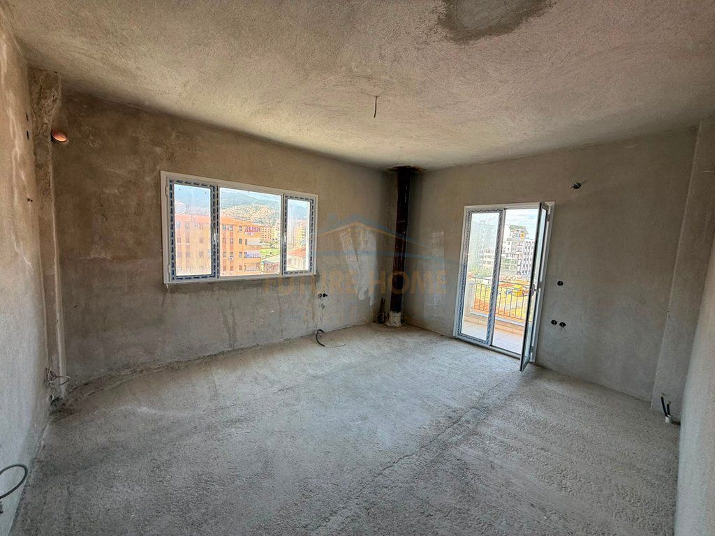 Shitet Apartament 88 m² në Rrugën e Volorekës, Pogradec – 73.000 €