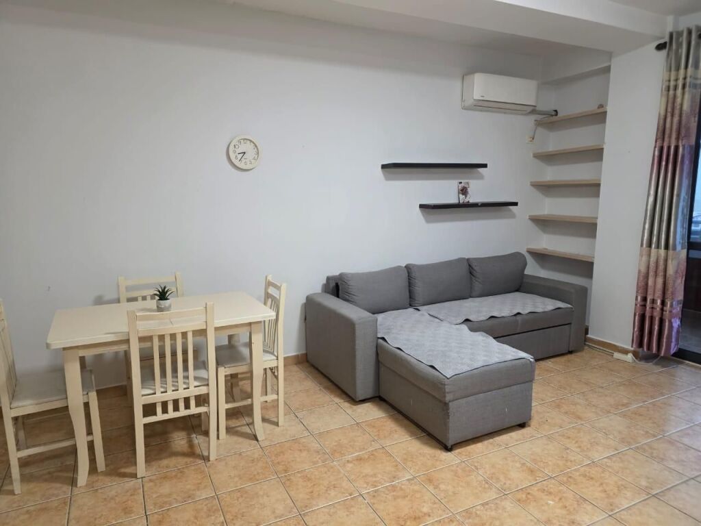 Japim apartament 1+1 ne fillim te Myslym Shyrit !