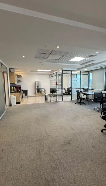 OFFICE FOR RENT 228 M2 CENTER 4,100 EURO FH-86352