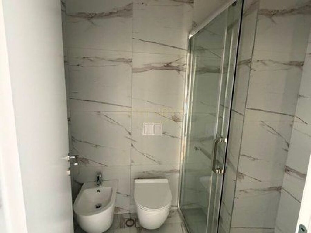 AFFITTIAMO APPARTAMENTO 3+1 CON POSTO AUTO VICINO A MINE PEZA!
