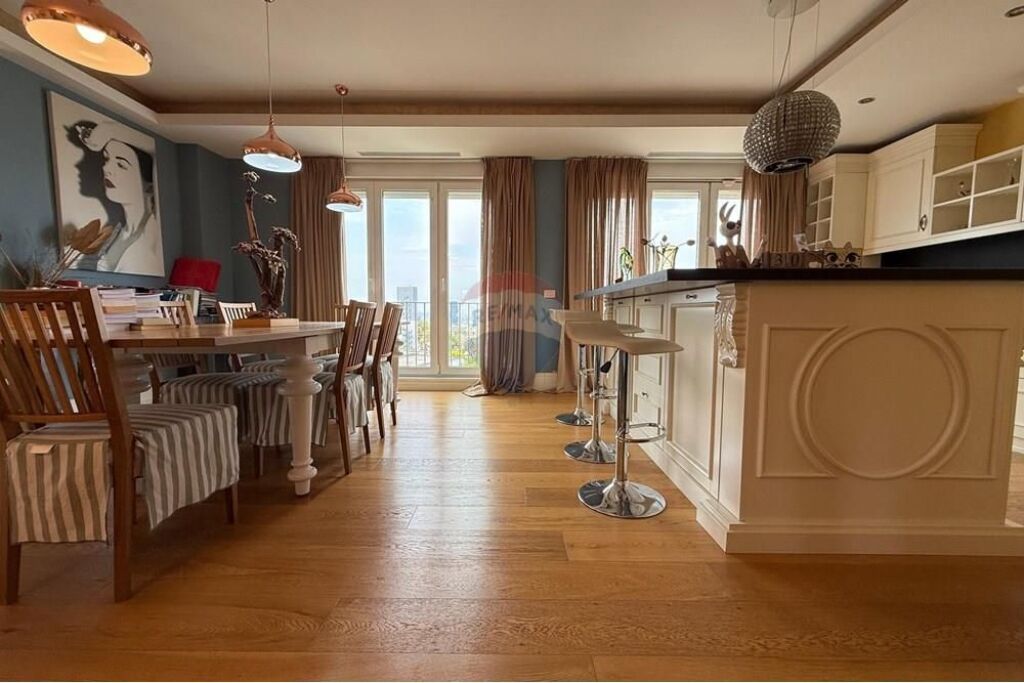 Penthouse Ekskluziv për Shitje – Luks, Arkitekturë Bashkëkohore dhe Panoramë 360° mbi Tiranën