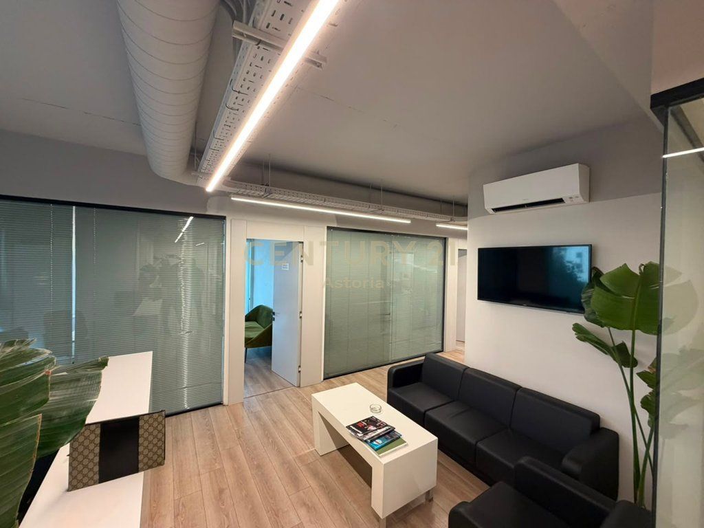 AMBIENTE ELITARIO IN VENDITA IN LION RESIDENCE – IDEALE PER UFFICI, RESIDENZA E INVESTIMENTO