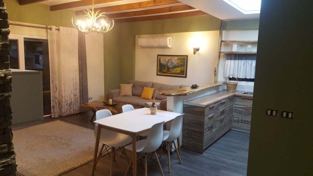🏢At Dry Lake, Peti Street, a furnished 2+1 apartment is for rent. 650 Euro   