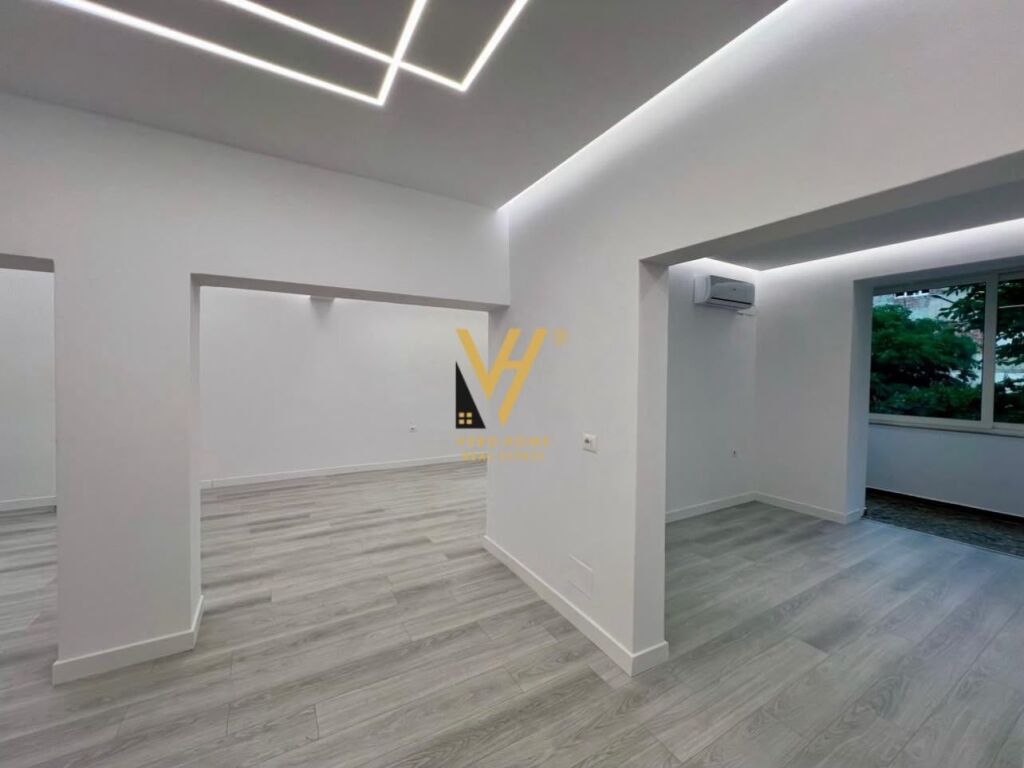 JEPET ZYRE 75 M2 ME QERA TE RRUGA E BARRIKADAVE 1.000 EURO