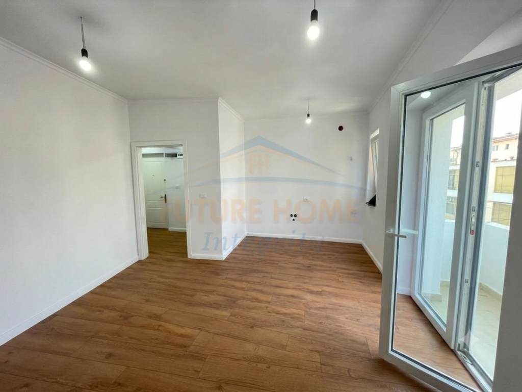 Shitet, Apartament 1+1, Shkolla e Kuqe, Tiranë.