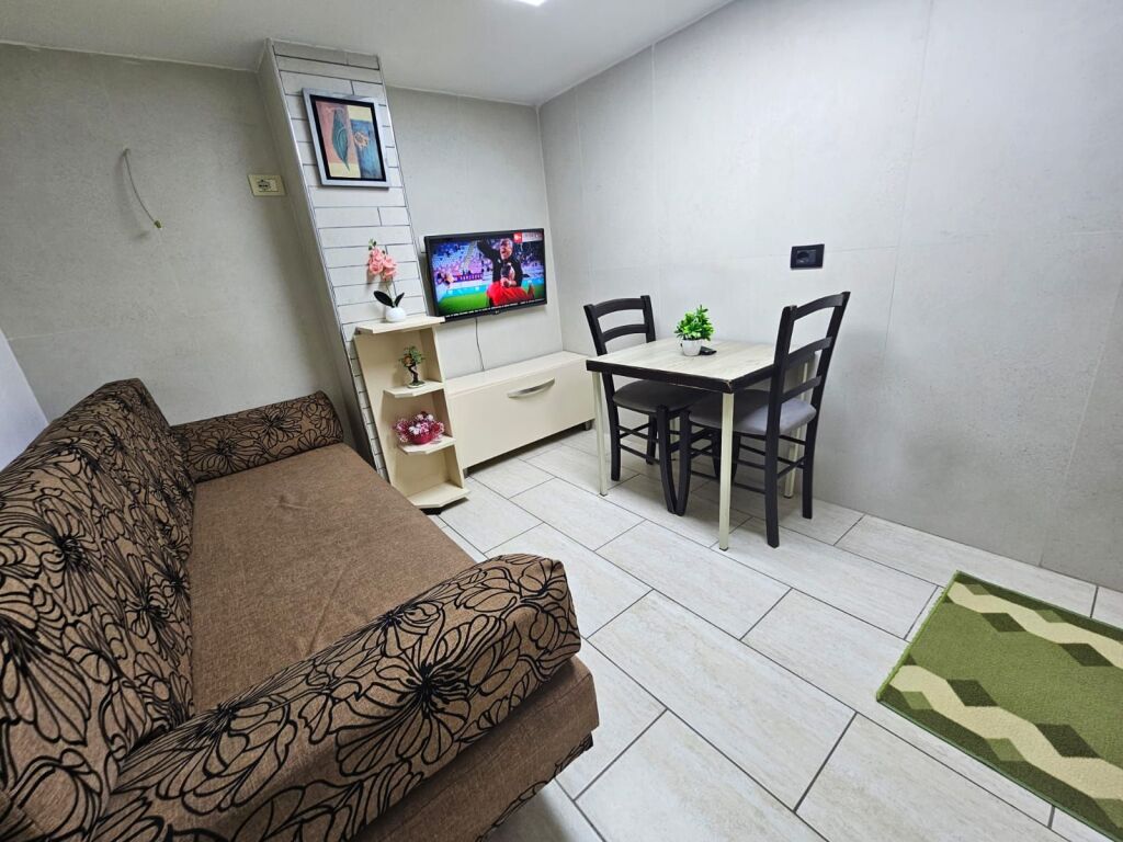 Qera | Apartament 1 + 1 | Rruga 5 Maji | 370 €/muaj
