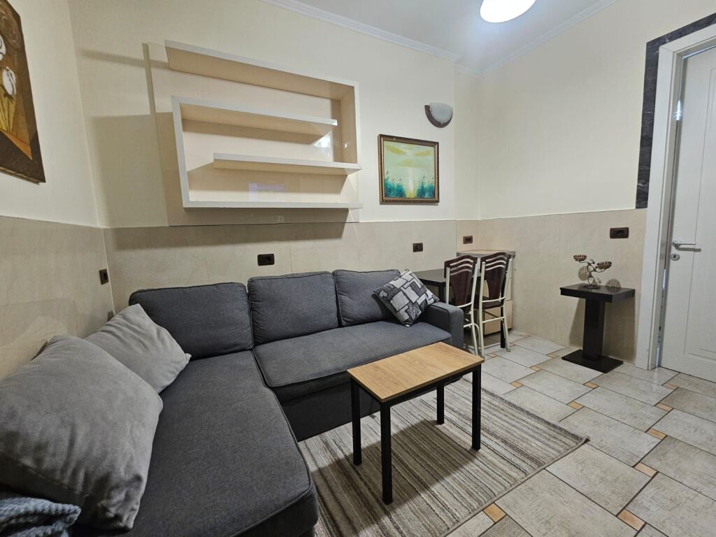 Rent | Shtëpi private 1 + 1 | Rruga 5 Maji | 450 €/month