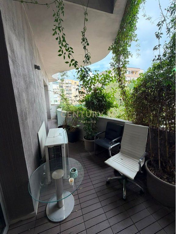 AMBIENTE ELITARIO IN VENDITA IN LION RESIDENCE – IDEALE PER UFFICI, RESIDENZA E INVESTIMENTO