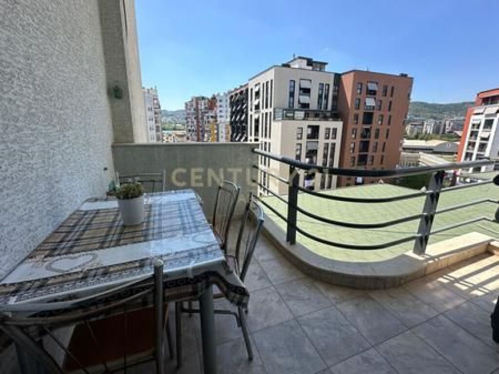 Apartament 2+1+2 per Shitje prane Liqenit te Tiranes!