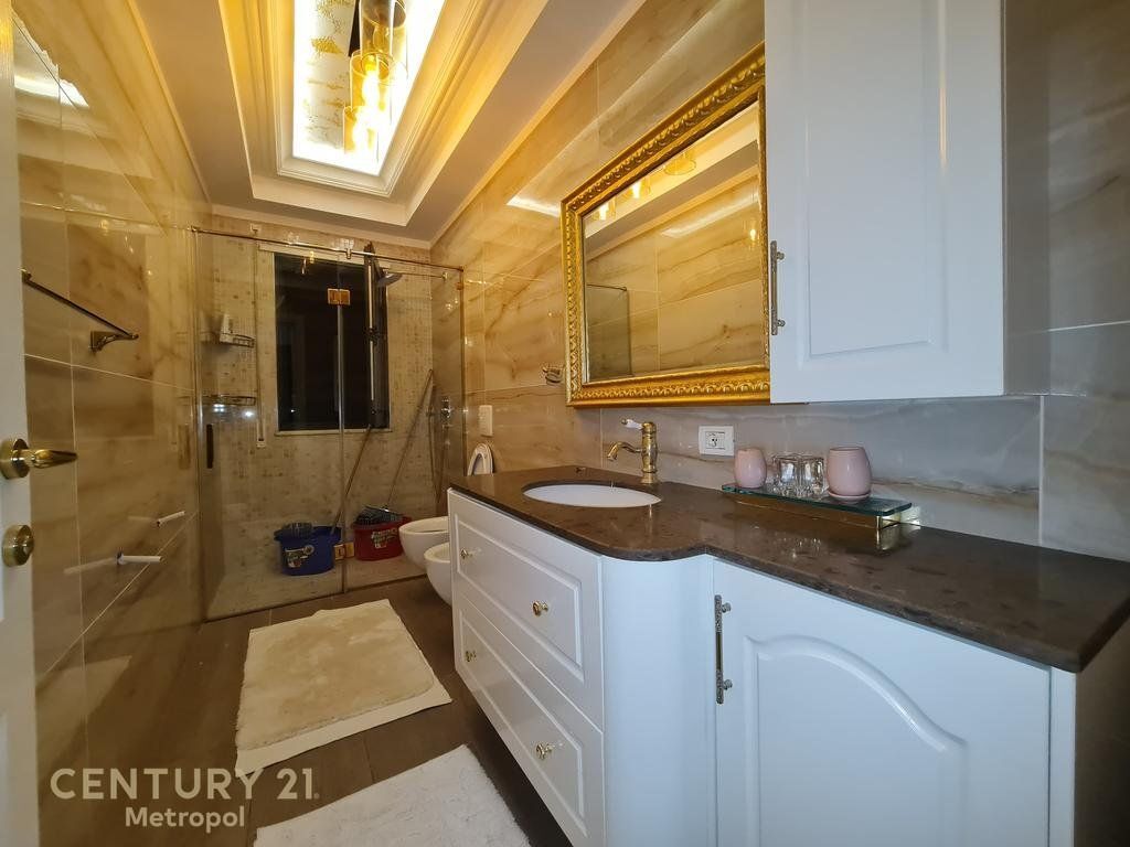 APARTAMENT 2+1+GARAZH PER SHITJE