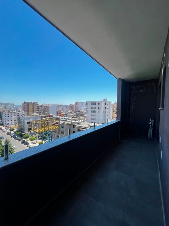SHITET APARTAMENT 2+1 PRANE STADIUMIT, DURRES