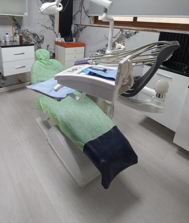 Jepet ambient biznesi me qira tek Komuna e Parisit .