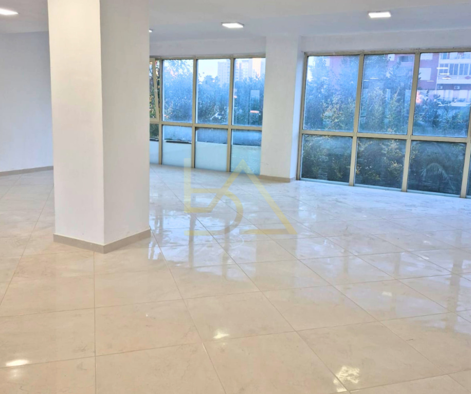 Spazio Duplex in Affitto – Via Jordan Misja, Tirana