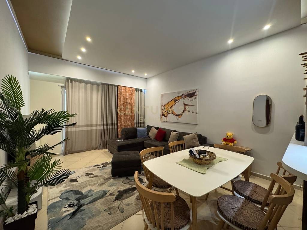 JAPIM ME QIRA APARTAMENT 1+1+ POST PARKIMI PRANE KODRES SE DIELLIT