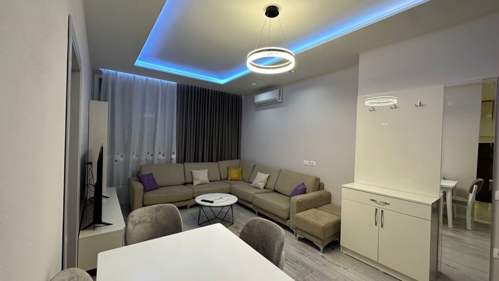 Affittasi 1+1+parcheggio Via Dibra 700€
