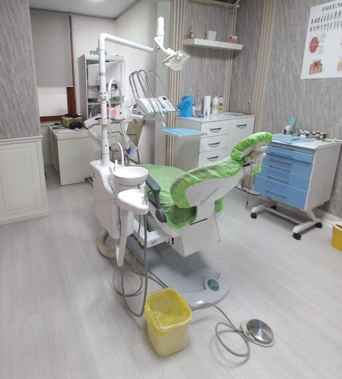 Jepet ambient biznesi me qira tek Komuna e Parisit .