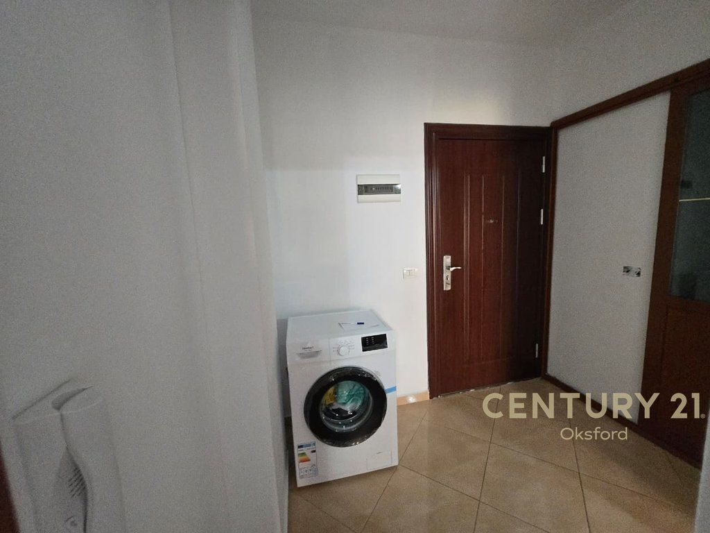 APARTAMENT 1+1 ME QIRA NE YZBERISHT PALLATET DILO!

