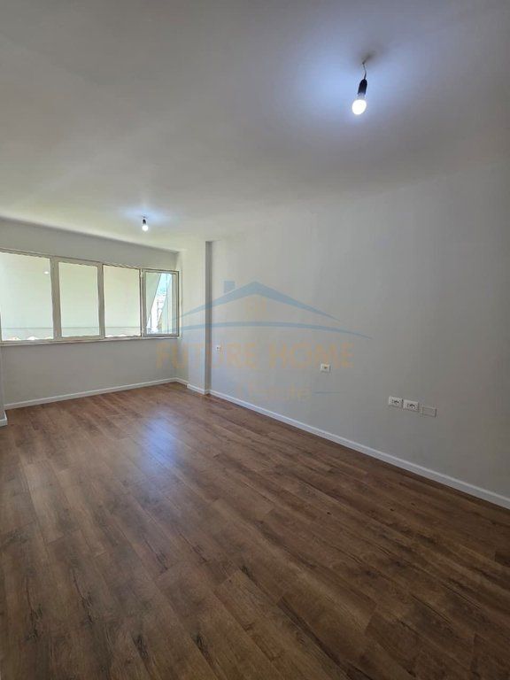 Shitet, Apartament 2+1+2, Restorant Deliu, Fresk.