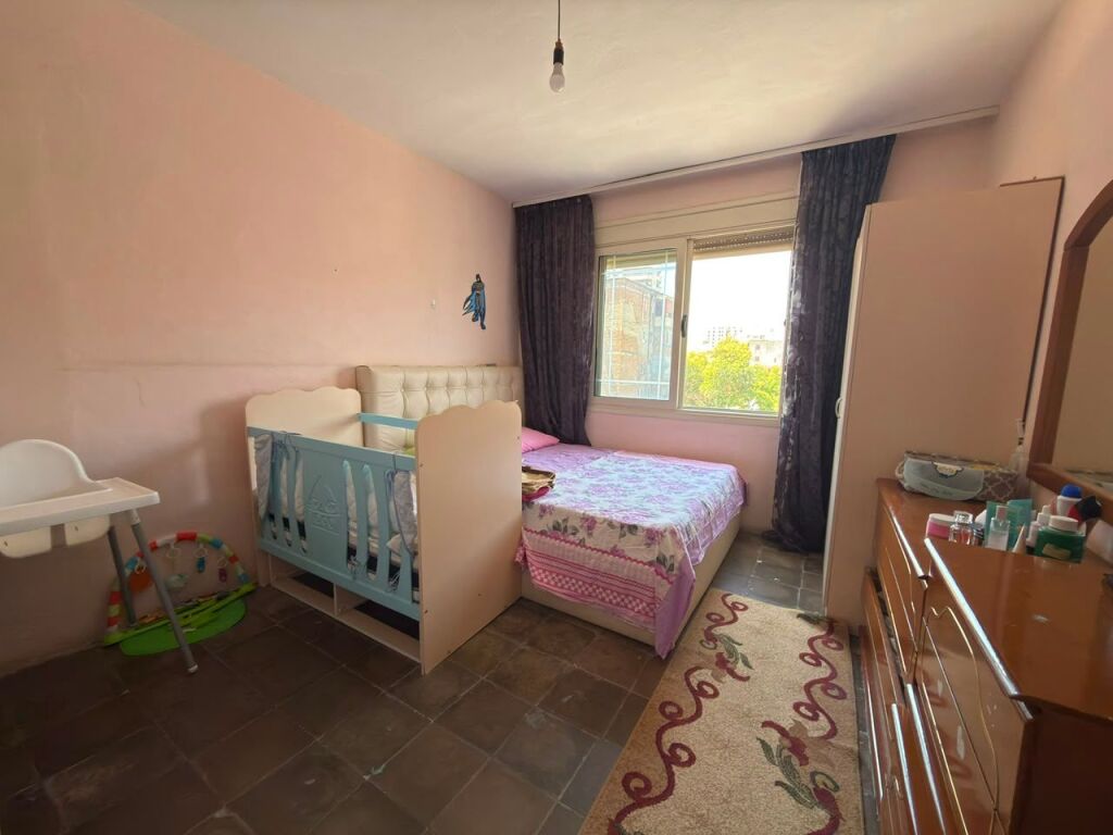 Shiten 2 Apartamente pranë Gjimnazit "Ali Demi", Vlore.