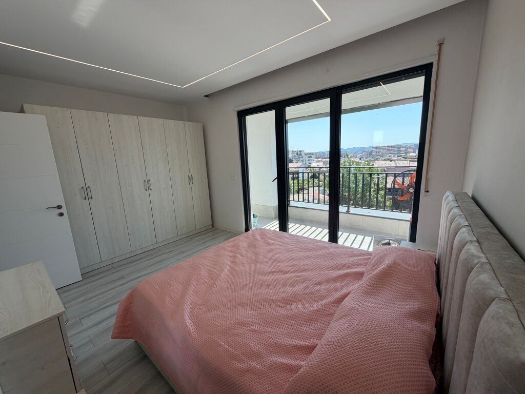 📣 SUPER RENT Apartment 1+1 with parking spot 📍 Jordan Misja Street, Near Ndregjoni Complex ✨   🏢 New Building  🪜 4th Floor  (With Elevator)  🛋️ Fully Furnished  ✅ Never Lived In Before   💶 Price 70,000 Leke/Month