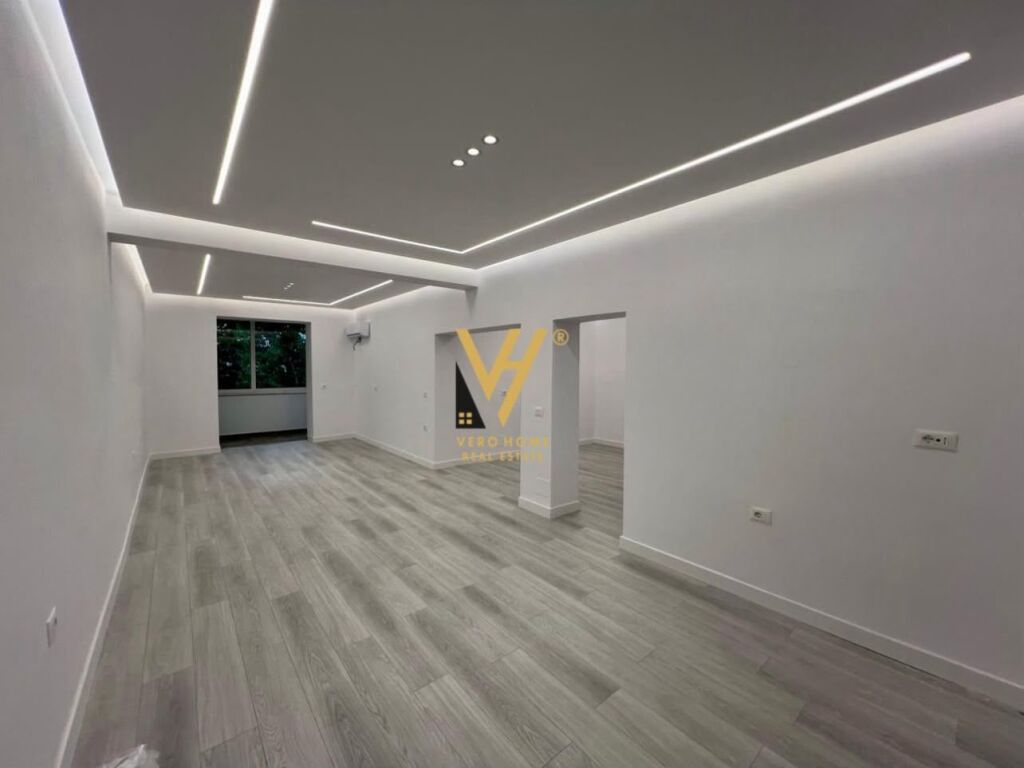 JEPET ZYRE 75 M2 ME QERA TE RRUGA E BARRIKADAVE 1.000 EURO