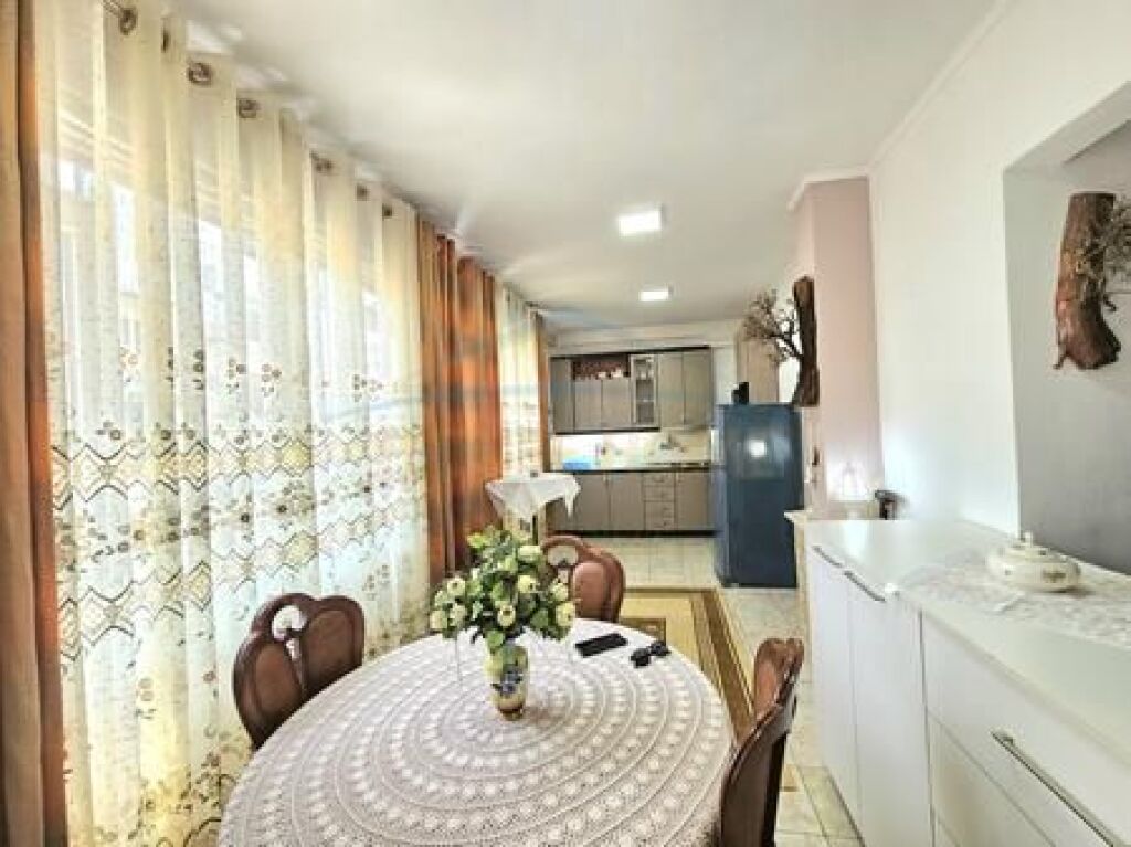 Qira, Apartament 2+1, Rruga e Elbasanit , Prane Ambasades Amerikane,Tiranë.