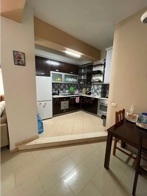 Affitto, Appartamento 2+1, Via Kavajës, Tirana.