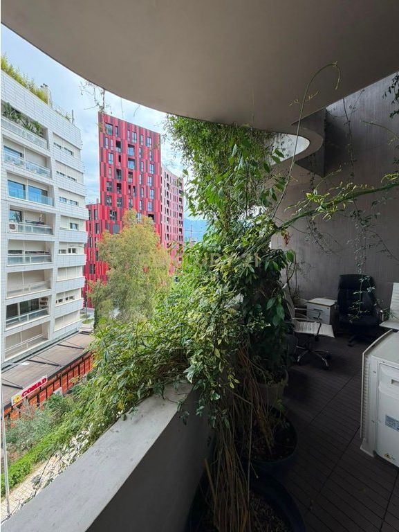 AMBIENTE ELITARIO IN VENDITA IN LION RESIDENCE – IDEALE PER UFFICI, RESIDENZA E INVESTIMENTO
