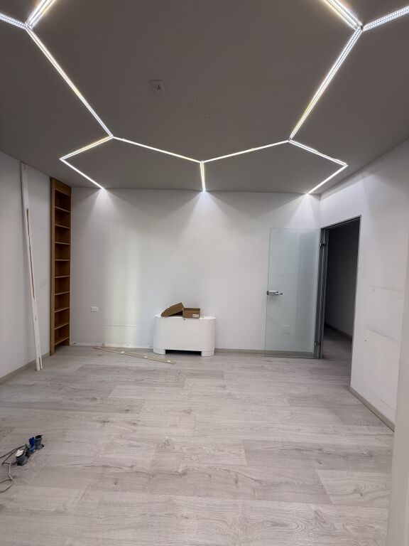 BLOCK BUSINESS PREMISES FOR RENT!