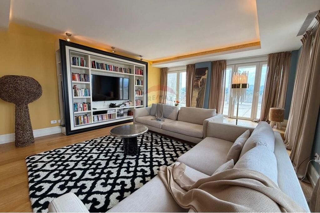 Penthouse Ekskluziv për Shitje – Luks, Arkitekturë Bashkëkohore dhe Panoramë 360° mbi Tiranën
