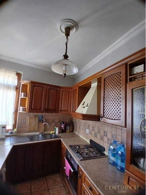Shitet apartament 3+1 në zemër të Tiranës, pranë Sheshit Skënderbej !