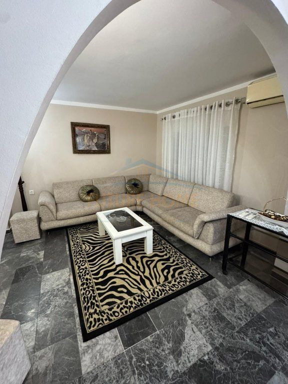 Qira, Apartament 2+1+2, Rruga Fortuzi, Tiranë