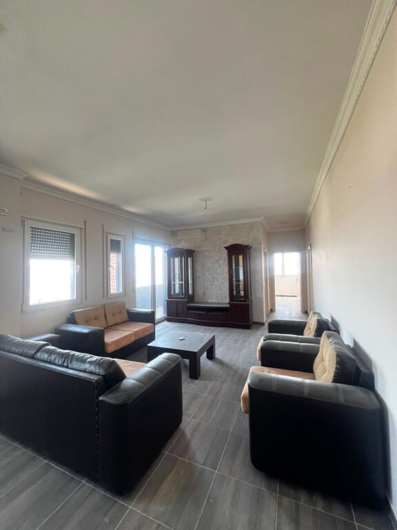 SHITET APARTAMENT 2+1 PRANE STADIUMIT, DURRES