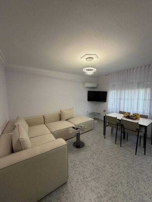 Affittasi 3+1+1 Viale Zogu i Pare 800 mila lek