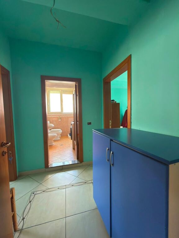Shiten 2 Apartamente pranë Gjimnazit "Ali Demi", Vlore.