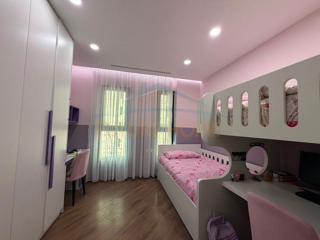 Shitet, Apartament 2+1+2, Rruga e Kavajes, Tiranë