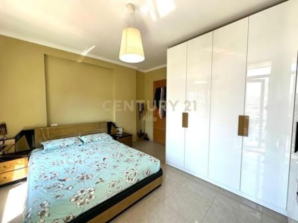 Apartament 2+1+2 per Shitje prane Liqenit te Tiranes!