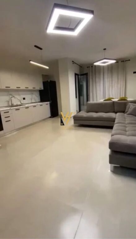 JEPET APARTAMENT 2+1+BLK ME QERA TE KOMUNA E PARISIT 70.000 LEKE
