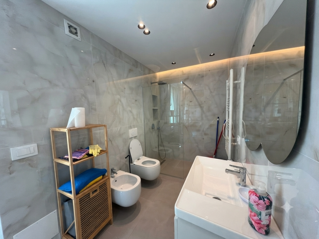 Qera, Apartament 3+1+2, Myslym Shyri, Tirane.