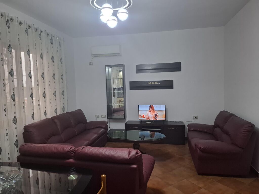 AFFITTASI 1+1 CASA PRIVATA ASTIR 400 MILA LEKE