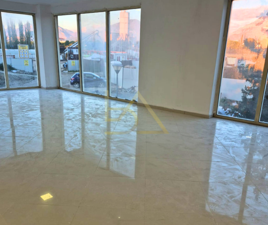 Spazio Duplex in Affitto – Via Jordan Misja, Tirana