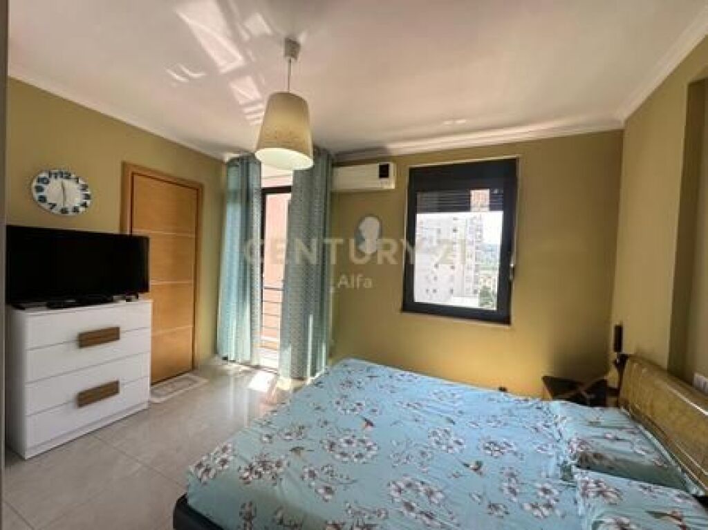 Apartament 2+1+2 per Shitje prane Liqenit te Tiranes!