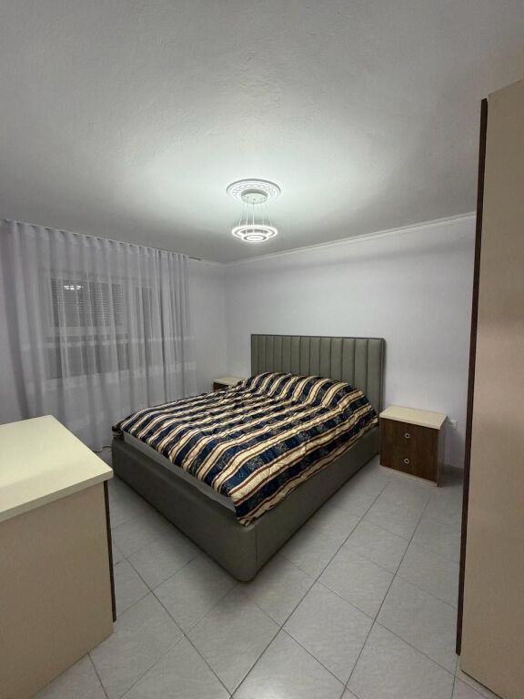 Affittasi 3+1+1 Viale Zogu i Pare 800 mila lek